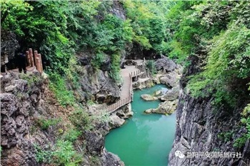 貴州黃果樹大瀑布、梵凈山、西江千戶苗寨、荔波大小七孔、鎮(zhèn)遠古城遵義會議會址、息烽集中營汽車七日游